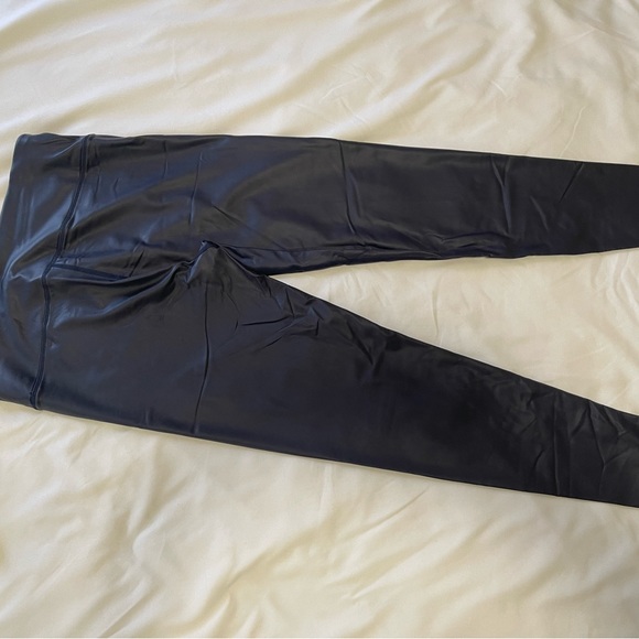 Never worn DKNY activewear outfit size medium - Picture 3 of 8